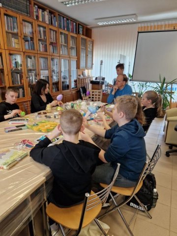 b_1024_768_0_00_images_2022_2023_kwiecien_warsztaty_jaja_339622784_917381762794964_8976366861551727763_n